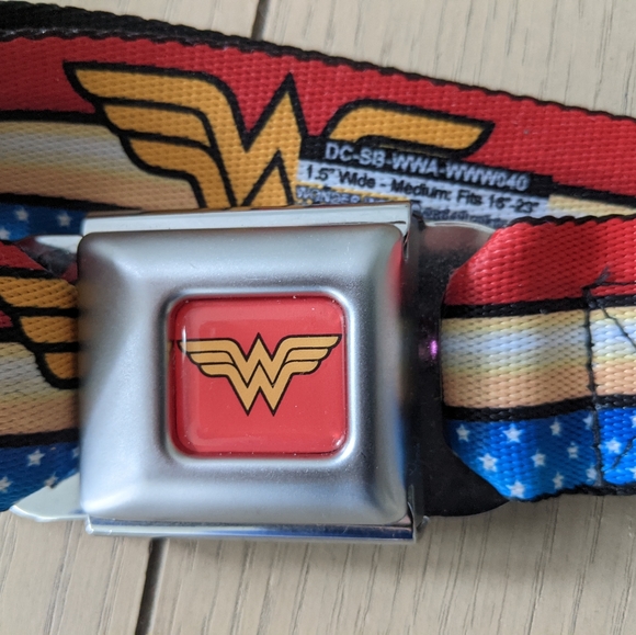 Buckle Down Wonder Woman Logo Stars and Stripes Dog Collar - Picture 7 of 8